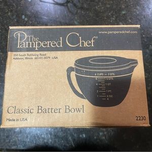 Pampered Chef classic batter bowl